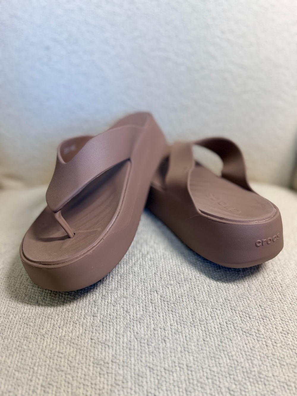 CROCS Platform Flip Sandals in Mauve size 9